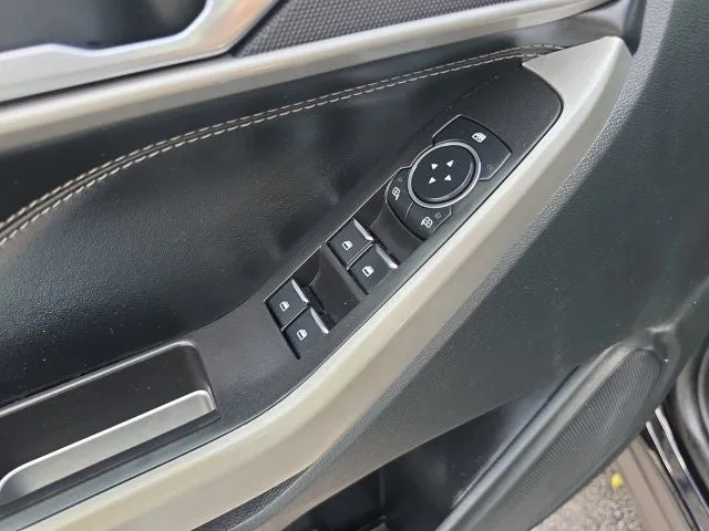 2023 Ford Explorer XLT photo 19