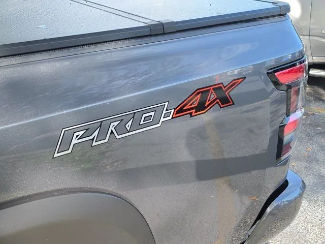 2022 Nissan Frontier PRO-4X photo 10
