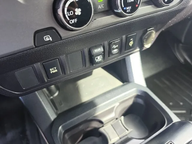2018 Toyota Tacoma TRD Sport V6 photo 30