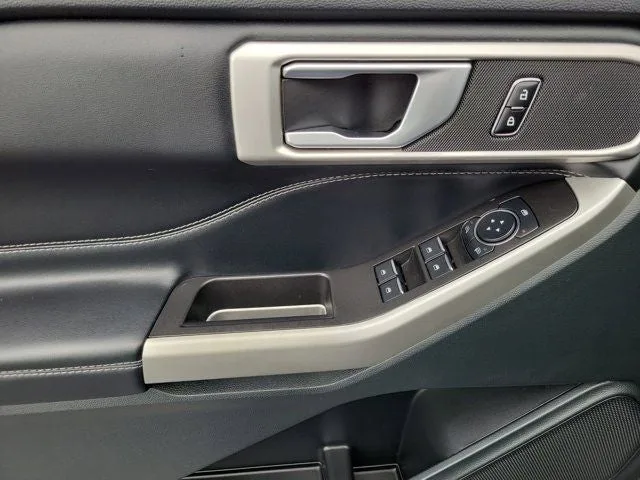 2023 Ford Explorer XLT photo 15