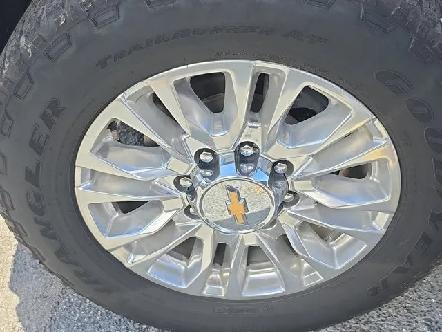 2021 Chevrolet Silverado 2500HD High Country photo 12