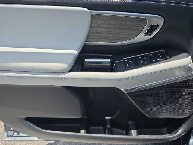 2025 Ford Expedition Max Platinum photo 18