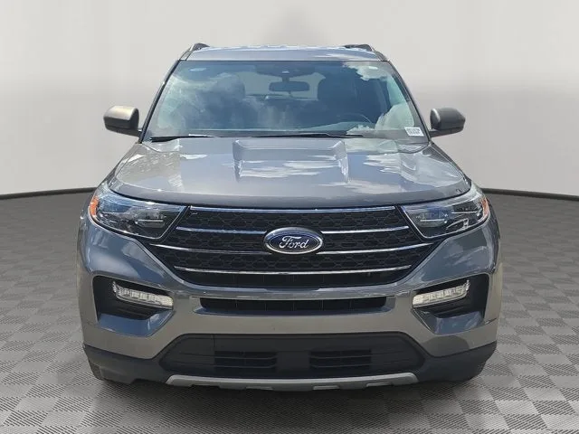 2023 Ford Explorer XLT photo 2