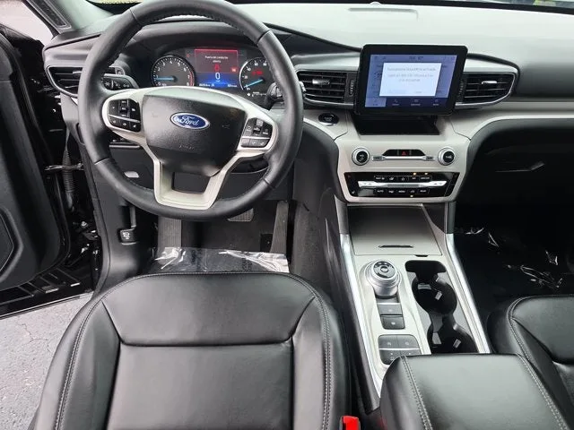 2023 Ford Explorer XLT photo 16