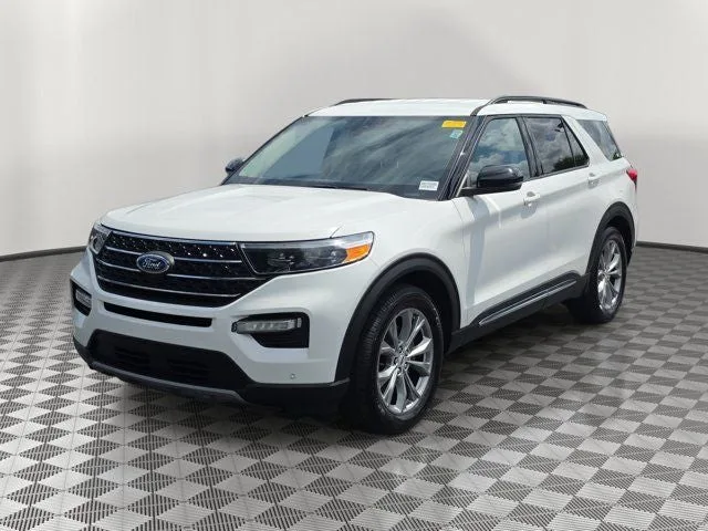 2023 Ford Explorer XLT photo 3