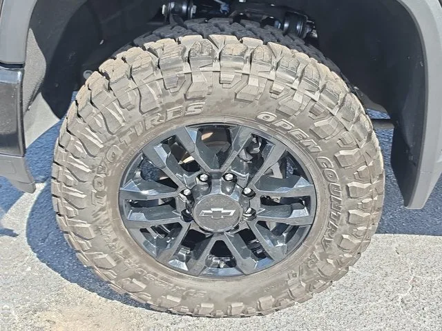 2025 Chevrolet Silverado 2500HD Custom photo 8