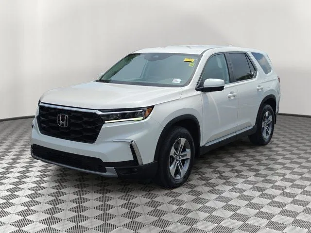 2024 Honda Pilot EX-L 7 Passenger photo 3