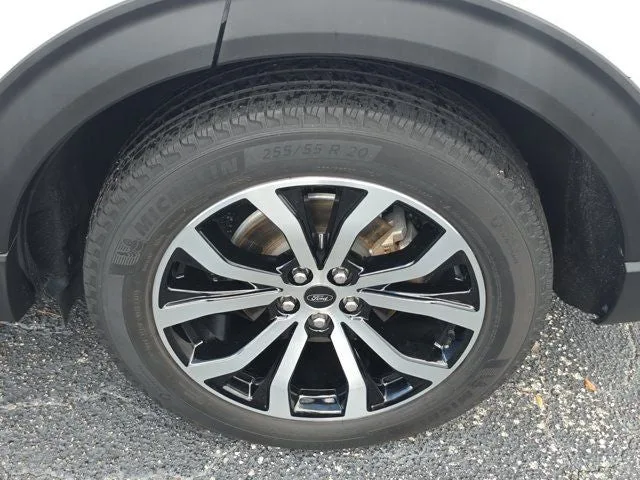 2023 Ford Explorer ST-Line photo 8