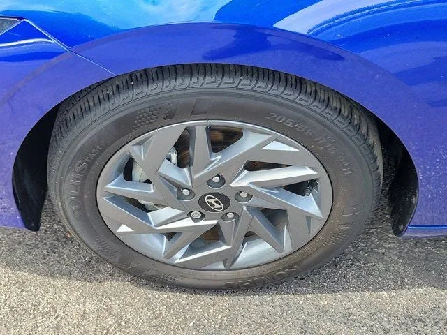 2024 Hyundai Elantra SEL photo 9