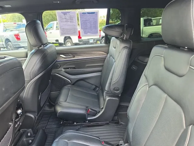 2024 Jeep Grand Cherokee L Overland 4WD photo 16