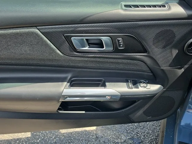 2025 Ford Mustang EcoBoost photo 12