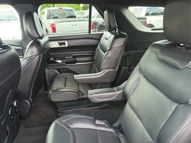 2023 Ford Explorer ST photo 14