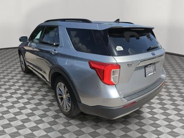 2023 Ford Explorer XLT photo 3
