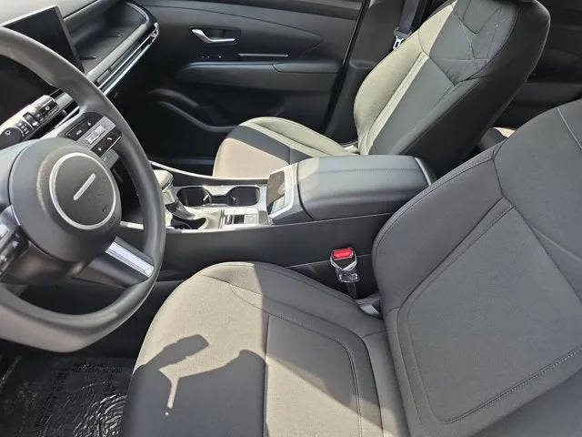2026 Hyundai Tucson SE photo 16
