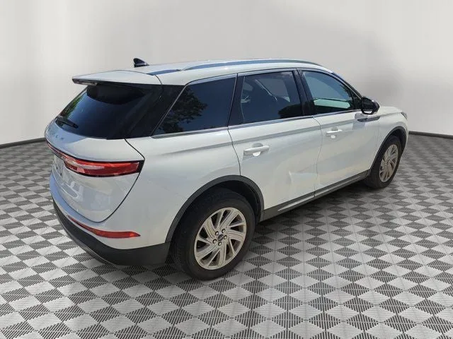 2021 Lincoln Corsair Standard photo 6