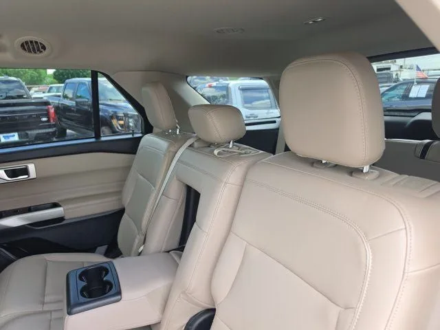 2023 Ford Explorer XLT photo 14