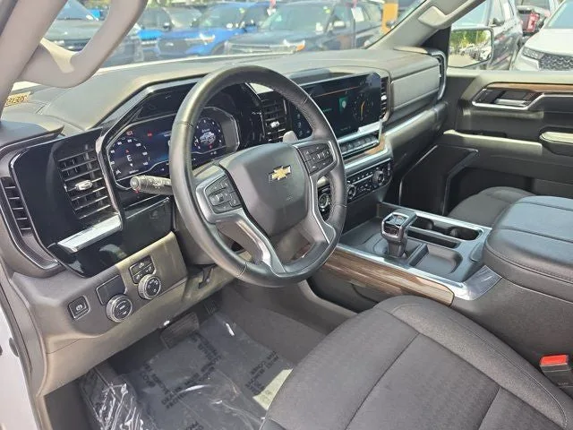2024 Chevrolet Silverado 1500 LT photo 17