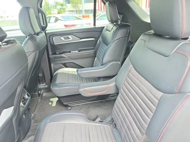 2025 Ford Explorer ST-Line photo 12