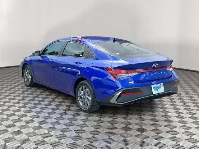 2024 Hyundai Elantra SEL photo 4