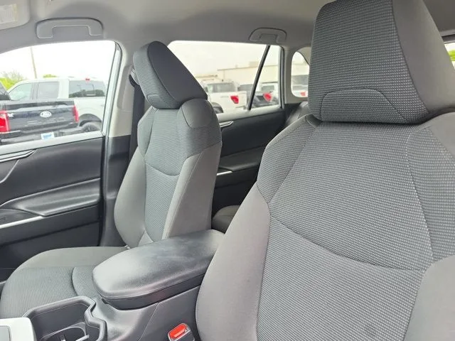 2024 Toyota RAV4 Hybrid LE photo 19