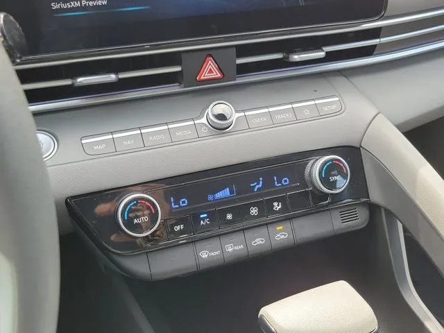 2024 Hyundai Elantra SEL photo 21
