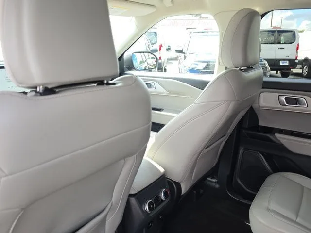 2025 Ford Explorer Active photo 16