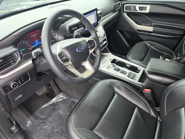 2023 Ford Explorer XLT photo 19