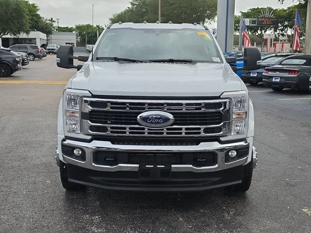 2025 Ford F-450SD XLT DRW photo 2