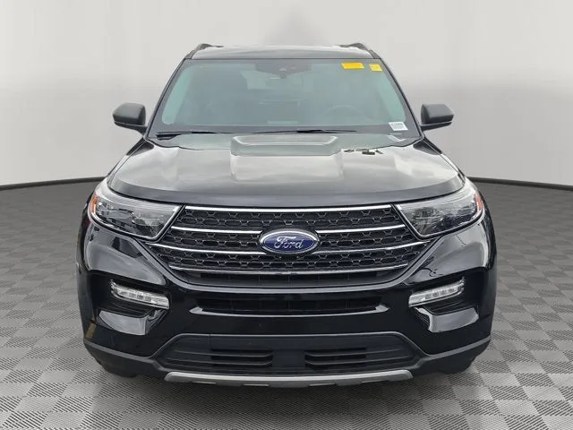 2023 Ford Explorer XLT photo 2