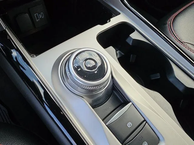2023 Ford Explorer ST-Line photo 24