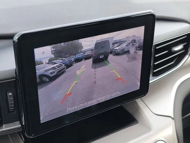 2023 Ford Explorer XLT photo 25