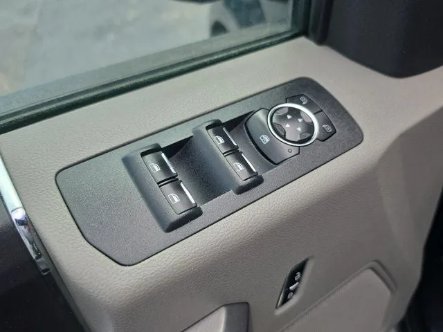 2015 Ford F-150 XLT photo 17