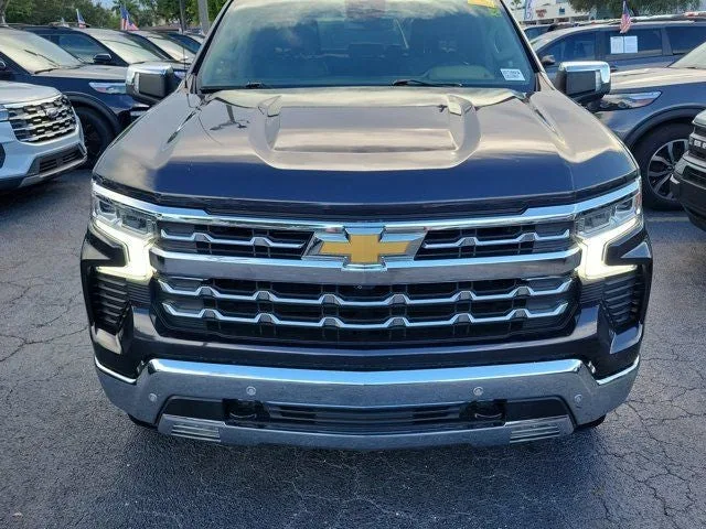2022 Chevrolet Silverado 1500 LTZ photo 2