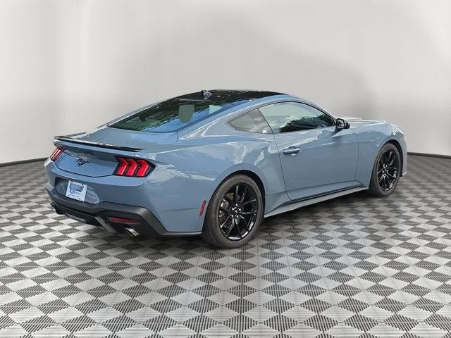 2025 Ford Mustang EcoBoost photo 4