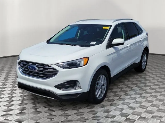 2022 Ford Edge SEL photo 3