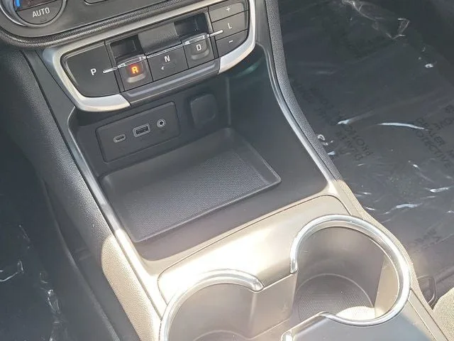 2023 GMC Terrain SLE photo 24