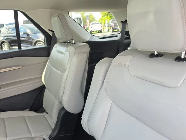 2025 Ford Explorer Active photo 14
