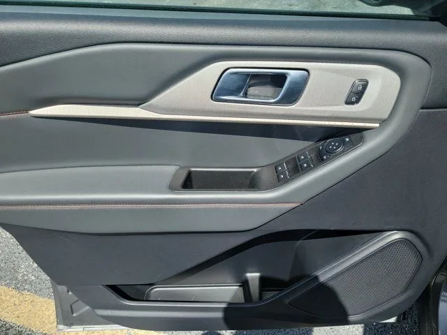 2025 Ford Explorer Active photo 16