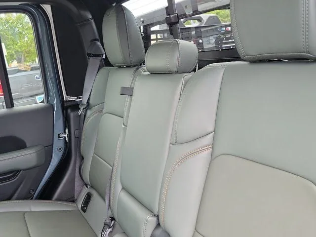2025 Jeep Gladiator Mojave photo 14