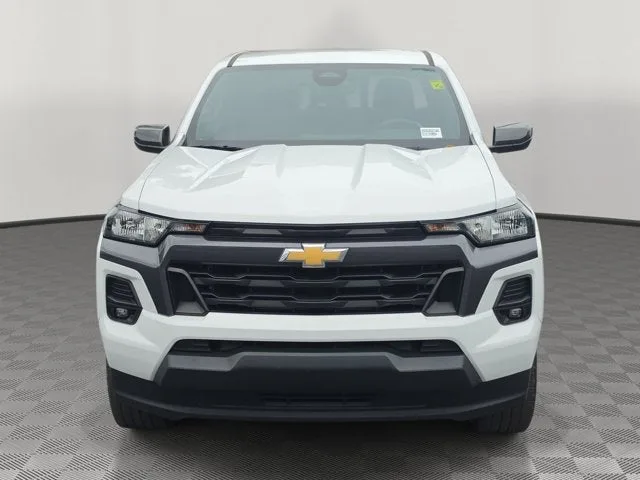 2023 Chevrolet Colorado LT photo 2