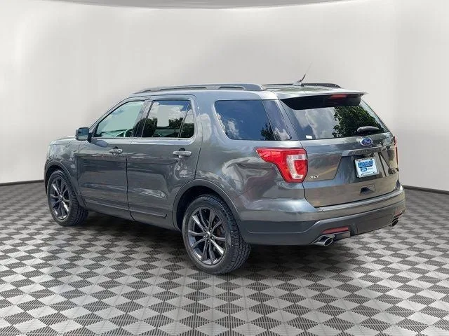 2018 Ford Explorer XLT photo 4