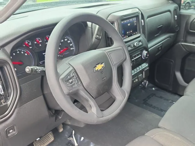 2023 Chevrolet Silverado 1500 Custom photo 17