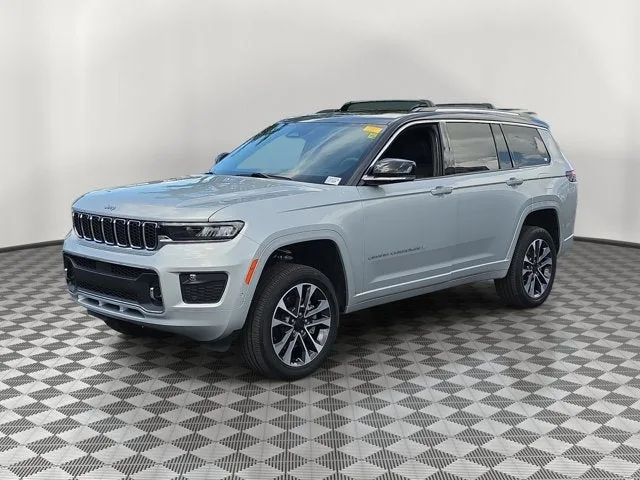 2024 Jeep Grand Cherokee L Overland 4WD photo 3