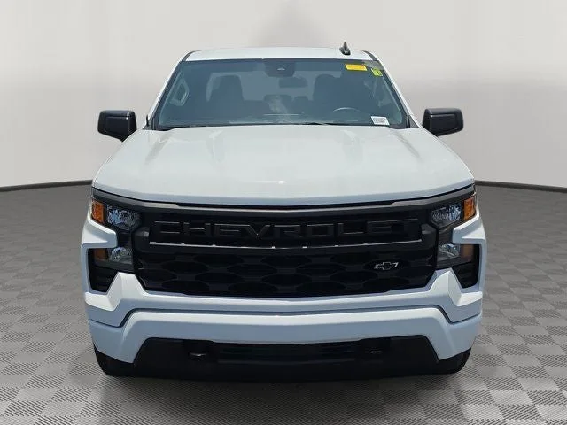 2024 Chevrolet Silverado 1500 Custom photo 2