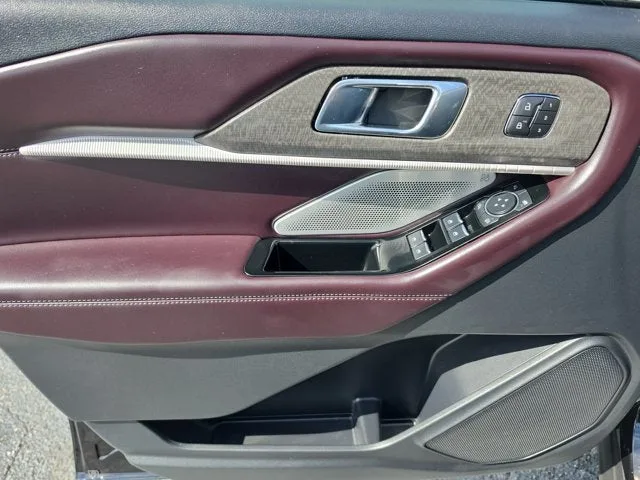 2025 Ford Explorer Platinum photo 18