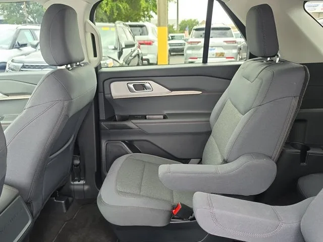 2026 Ford Explorer Active photo 12