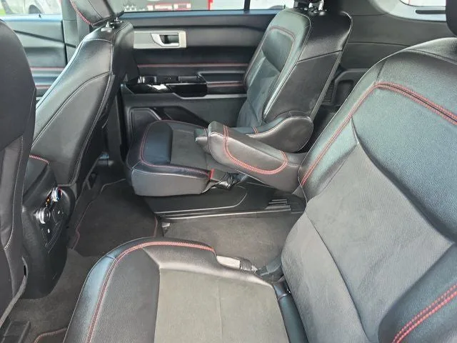 2023 Ford Explorer ST-Line photo 13