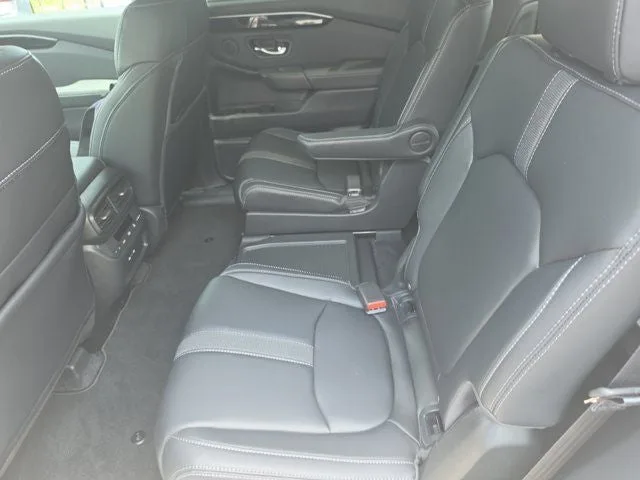 2024 Honda Pilot EX-L 7 Passenger photo 12