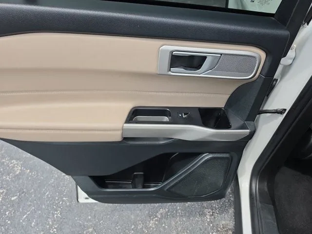 2023 Ford Explorer XLT photo 12