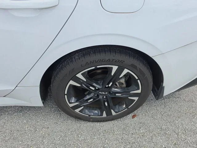 2024 Kia K5 GT-Line photo 7